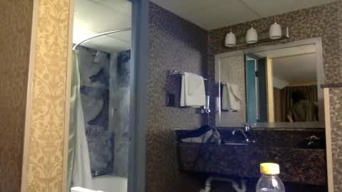 Snapshot of kinglibra420 chatting on 02-10-25, 08:31 loyal fuck online show from 02-10-25, 08:31