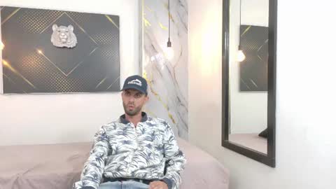 Snapshot of kingoftemptation chatting on 07-11-26, 03:42 KING online show from 07-11-26, 03:42