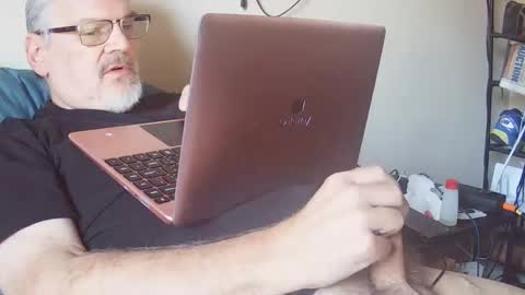 kingtongue10 online show from 11-23-25, 04:07