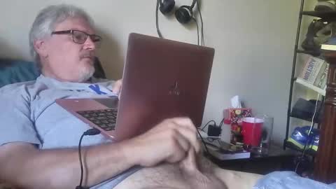 kingtongue10 online show from 04-22-26, 09:16