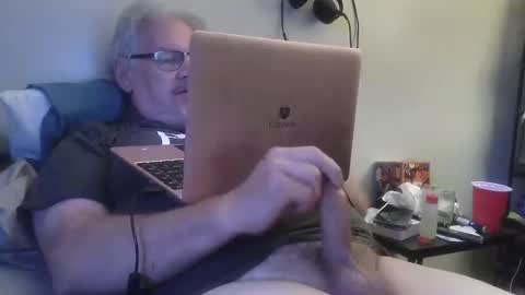 Snapshot of kingtongue10 chatting on 04-25-26, 11:35 kingtongue10 online show from 04-25-26, 11:35