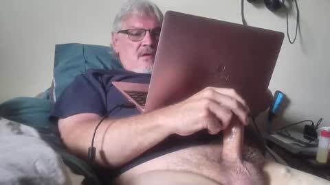 Snapshot of kingtongue10 chatting on 04-27-26, 06:39 kingtongue10 online show from 04-27-26, 06:39
