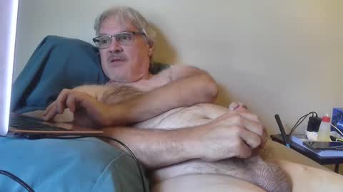 Snapshot of kingtongue10 chatting on 05-15-26, 09:44 kingtongue10 online show from 05-15-26, 09:44