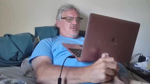 Snapshot of kingtongue10 chatting on 05-18-26, 11:10 kingtongue10 online show from 05-18-26, 11:10
