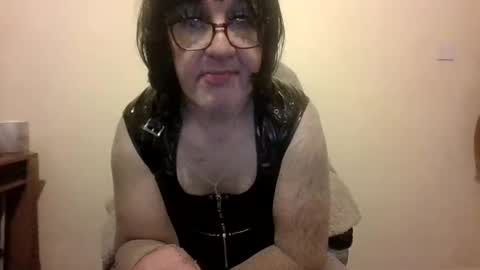 Snapshot of kingwillywoo chatting on 01-07-25, 01:14 Cynthia Pvc lips online show from 01-07-25, 01:14