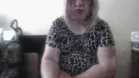 Snapshot of kingwillywoo chatting on 06-27-26, 05:40 Cynthia Pvc lips online show from 06-27-26, 05:40