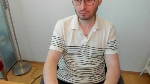 Snapshot of kinksubbydubby chatting on 04-22-26, 05:25 kinksubbydubby online show from 04-22-26, 05:25