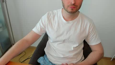 Snapshot of kinksubbydubby chatting on 05-18-26, 04:57 kinksubbydubby online show from 05-18-26, 04:57