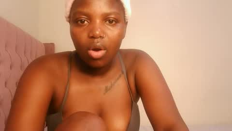 Lola online show from 02-27-26, 06:35