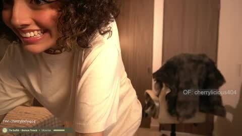 Snapshot of kinky_mj chatting on 05-21-26, 05:20 Mary your fav curly girl online show from 05-21-26, 05:20