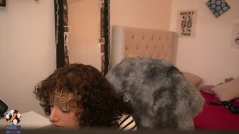Snapshot of kinky_mj chatting on 06-10-26, 08:19 Mary your fav curly girl online show from 06-10-26, 08:19