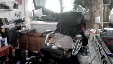 Snapshot of kinkybiguy14 chatting on 02-19-26, 04:58 Kinky Cassie online show from 02-19-26, 04:58