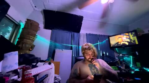 Snapshot of kinkybiguy14 chatting on 06-08-26, 01:28 Kinky Cassie online show from 06-08-26, 01:28