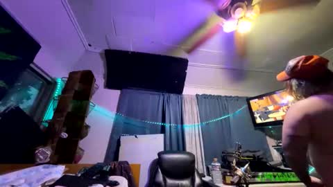 Snapshot of kinkybiguy14 chatting on 06-09-26, 01:39 Kinky Cassie online show from 06-09-26, 01:39