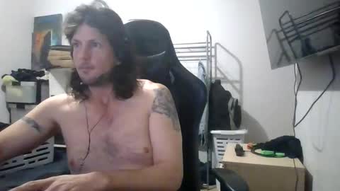 Snapshot of kinkybinerd chatting on 04-10-26, 04:12 Horny Bloomy online show from 04-10-26, 04:12