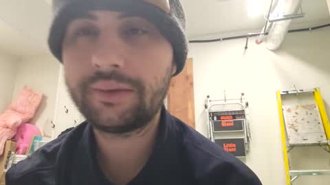 Maysie and Hunter online show from 02-18-25, 11:55