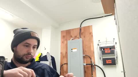 Maysie and Hunter online show from 02-23-25, 12:05