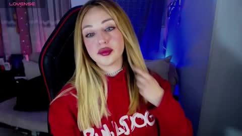  Sara  online show from 12-22-25, 11:02