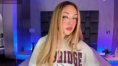  Sara  online show from 07-18-26, 12:59