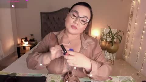 Snapshot of kinkyelise chatting on 05-17-26, 06:00 Jenny online show from 05-17-26, 06:00