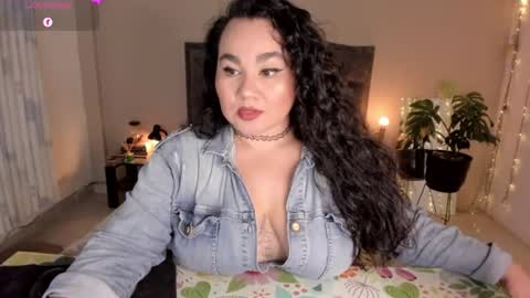 Snapshot of kinkyelise chatting on 06-17-26, 05:21 Jenny online show from 06-17-26, 05:21