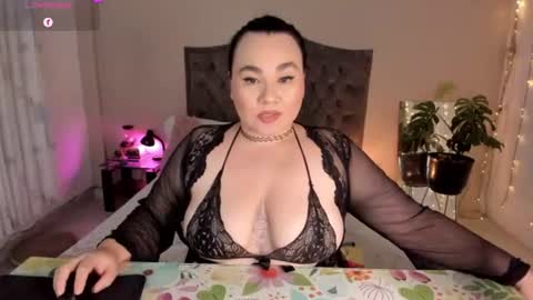 Snapshot of kinkyelise chatting on 06-26-26, 06:51 Jenny online show from 06-26-26, 06:51