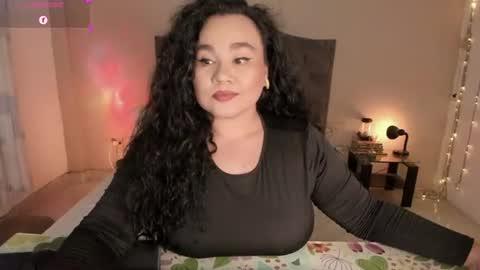 Snapshot of kinkyelise chatting on 07-15-26, 05:45 Jenny online show from 07-15-26, 05:45