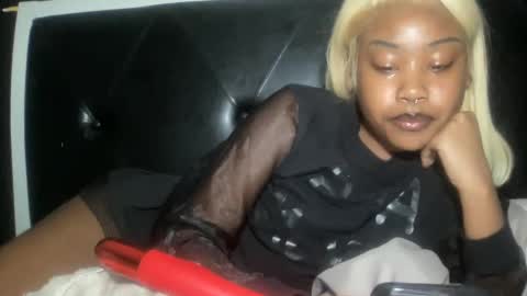 Snapshot of kinkykittee chatting on 02-10-25, 09:58 Bunniii online show from 02-10-25, 09:58