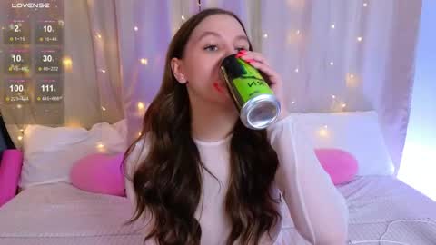 Snapshot of kira_briis chatting on 04-27-26, 06:17 Kira Briis online show from 04-27-26, 06:17