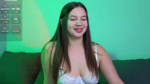 Snapshot of kira_briis chatting on 07-20-26, 08:00 Kira Briis online show from 07-20-26, 08:00