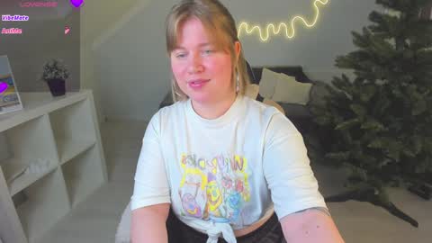 Snapshot of kira_citro chatting on 12-08-24, 03:13 Kira  NEXT STREAM December 4 5pm CET  11am EST online show from 12-08-24, 03:13