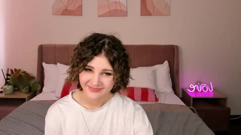 Snapshot of kira_fluffy chatting on 05-18-26, 08:42 Kira online show from 05-18-26, 08:42