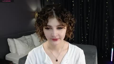 Snapshot of kira_fluffy chatting on 06-06-26, 12:05 Kira online show from 06-06-26, 12:05