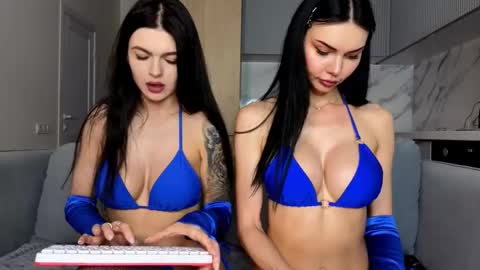 Snapshot of kira_mmr chatting on 10-27-25, 02:10 Kira and friends online show from 10-27-25, 02:10