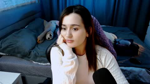 Snapshot of kira_yammy chatting on 02-06-25, 12:43 Kira  follow me  online show from 02-06-25, 12:43