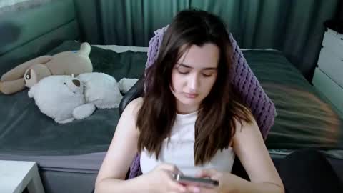 Snapshot of kira_yammy chatting on 03-01-25, 10:21 Kira  follow me  online show from 03-01-25, 10:21