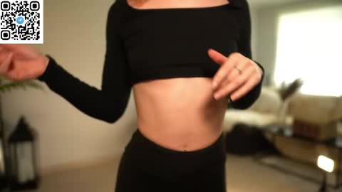 Snapshot of kiraangel_ chatting on 05-31-26, 10:44 Kira online show from 05-31-26, 10:44