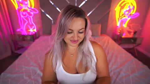 Kira online show from 09-22-25, 10:01