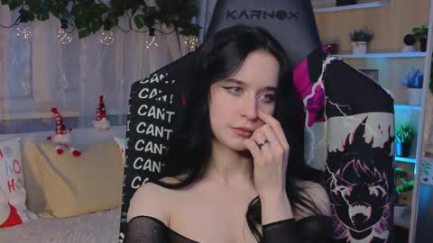 Snapshot of kiralilime chatting on 02-25-25, 07:14 Kira    online show from 02-25-25, 07:14