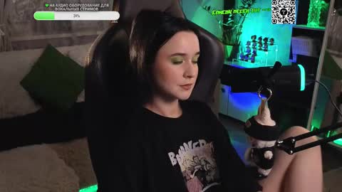 Snapshot of kiralilime chatting on 10-16-25, 10:11 Kira    online show from 10-16-25, 10:11