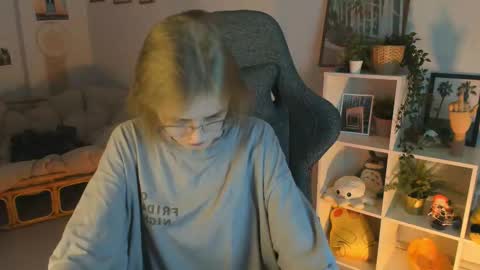 Kira online show from 03-02-25, 08:50