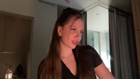 Kira online show from 01-14-26, 04:12