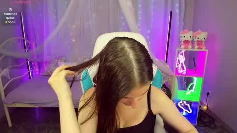 Snapshot of kiraparker chatting on 05-26-26, 07:32 KiraParker online show from 05-26-26, 07:32