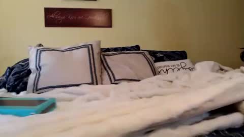 Snapshot of kirbynklyde chatting on 03-11-25, 01:59 kirbynklyde online show from 03-11-25, 01:59