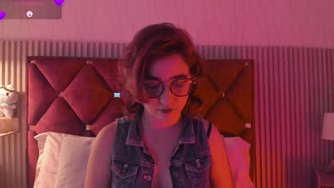Snapshot of kirivelvet chatting on 04-21-26, 10:45 Samantha Velvet online show from 04-21-26, 10:45