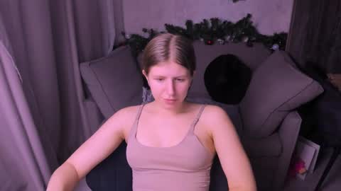 Snapshot of kirraa_ chatting on 12-20-24, 10:00 Kira online show from 12-20-24, 10:00