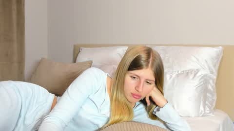 Kira online show from 01-15-26, 07:06