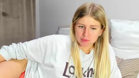 Snapshot of kirraa_ chatting on 07-27-26, 08:16 Kira online show from 07-27-26, 08:16