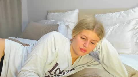 Snapshot of kirraa_ chatting on 07-28-26, 06:42 Kira online show from 07-28-26, 06:42