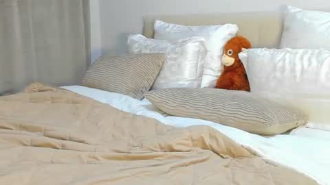 Snapshot of kirraa_ chatting on 08-03-26, 08:34 Kira online show from 08-03-26, 08:34